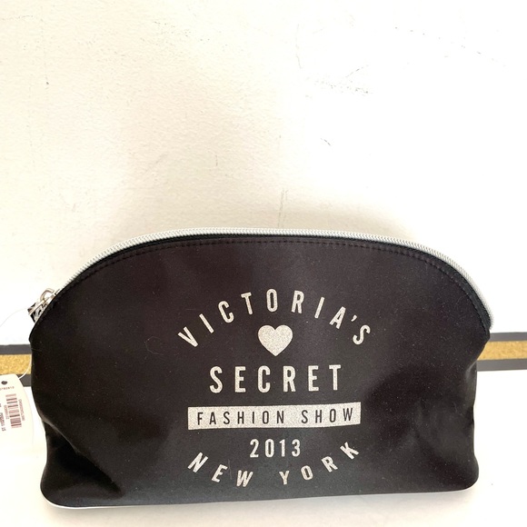 NWT bundle Victoria Secret tote bag and cosmetic bag - Picture 13 of 16